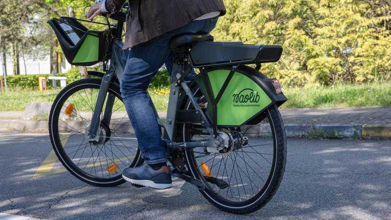 Le service Naolib Micromob’, piloté par la Semitan, propose près de 100 trottinettes et vélos à assistance électrique © Céline Jacq. Le service Naolib Micromob’, piloté par la Semitan, propose près de 100 trottinettes et vélos à assistance électrique © Céline Jacq.