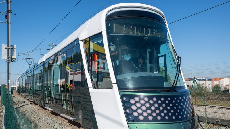 Au centre d’essais d’Alstom à La Rochelle, le tramway nantais nouvelle génération a parcouru à pleine vitesse la portion de 1,4 km. © Patrick Garçon Au centre d’essais d’Alstom à La Rochelle, le tramway nantais nouvelle génération a parcouru à pleine vitesse la portion de 1,4 km. © Patrick Garçon