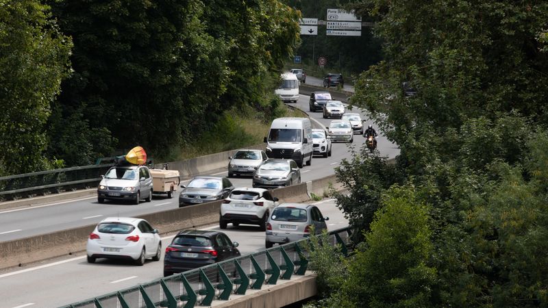 Aux heures de pointe, quelque 48 000 véhicules empruntent le secteur. Le projet d’aménagement prévoit de passer la Porte de Gesvres, actuellement en 2x1 voie, à 2x2 voies (photo © Ludovic Failler).