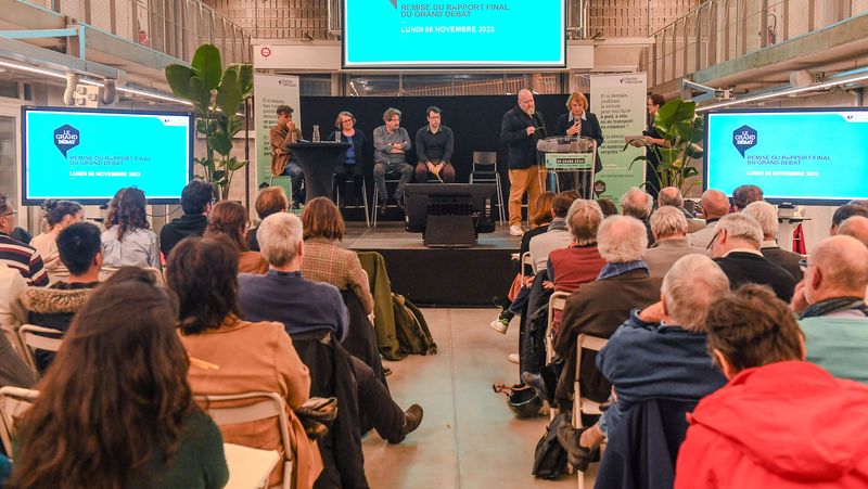 640 contributions individuelles et 152 cahiers d'acteurs collectifs ont été récolté pendant les 125 jours du débat. © Thierry Mézerette