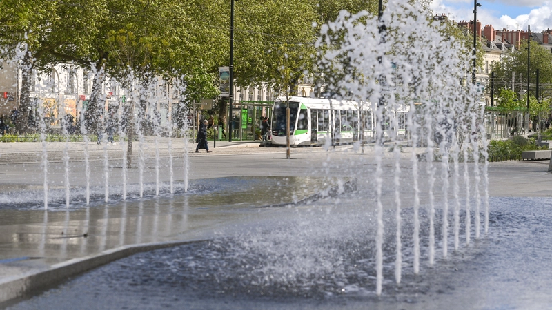 Huit fontaines, où les enfants pourront barboter, apporteront de l'animation et de la fraîcheur au cœur de l'été. © Thierry Mézerette