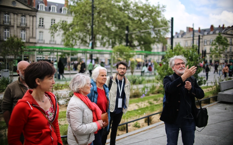 PÉDAGOGIQUE. Les paysagistes et les concepteurs du projet ont guidé les curieux à la découverte des transformations du secteur.