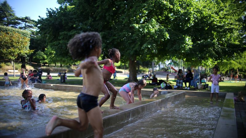 Les pataugeoires et jeux d’eau sont répartis dans les 11 quartiers nantais. Les enfants peuvent en profiter jusqu’au 8 septembre. © Romain Boulanger pour Nantes Métropole
