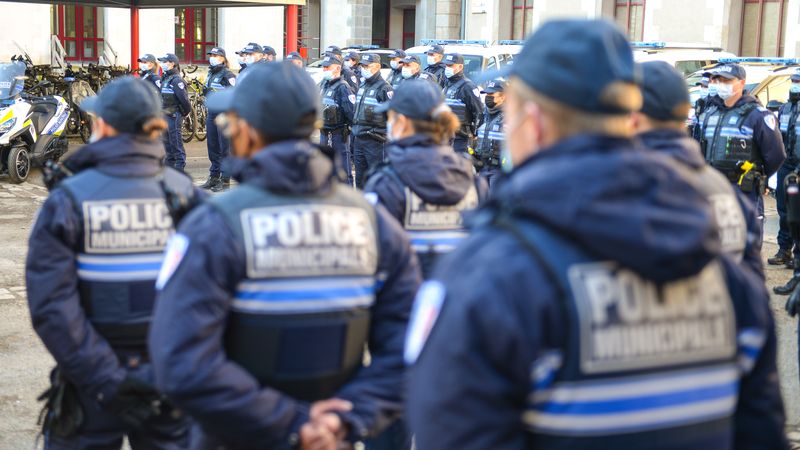 Jeudi 16 décembre : une cérémonie est organisée à la Manufacture pour l'accueil des nouveaux agents recrutés à la police municipale. © Thierry Mezerette