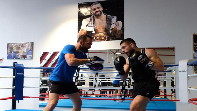 Salle de boxe. D’une surface de 260 mètres carrés, c’est le fief du Nantes Atlantique Boxe. Agrandie de près de 50%, elle est désormais équipée de deux vestiaires, trois rings et 18 sacs de frappe. « C’est le lieu d’entraînement de Pierre-Hubert Dibombé, le champion d’Europe EBU dans la catégorie des poids mi-lourds en 2019 », souligne Samuel Perraudeau.