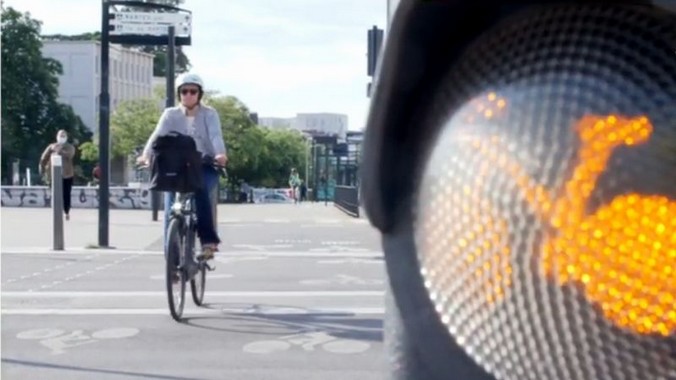 <b>Leurs conseils pour aller au travail à vélo.</b> On les appelle les vélotaffeurs : chaque jour, ils enfourchent leur vélo pour se rendre à leur lieu de travail. À Nantes en 2017, 6 % des actifs ayant un emploi allaient ainsi travailler à vélo, et la crise sanitaire, qui a vu la mise en place d’aménagements dédiés et d’aides financières, a amplifié le phénomène.