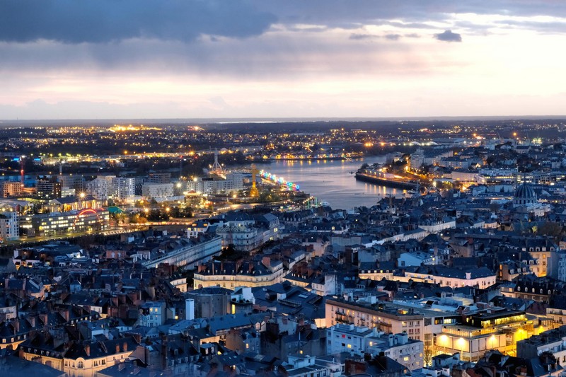 Vue aérienne de Nantes la nuit © Rodolphe Delaroque