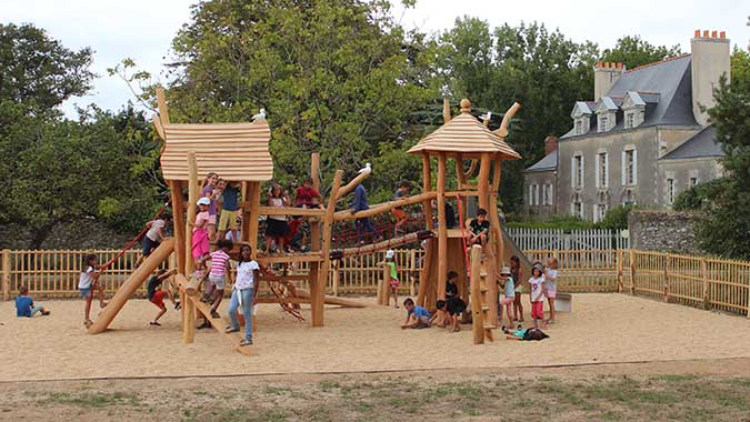 Jeux au parc de la Mévellière